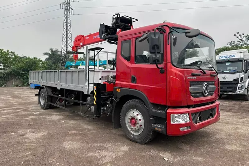 Xe tải gắn cẩu 6 tấn Dongfeng D11