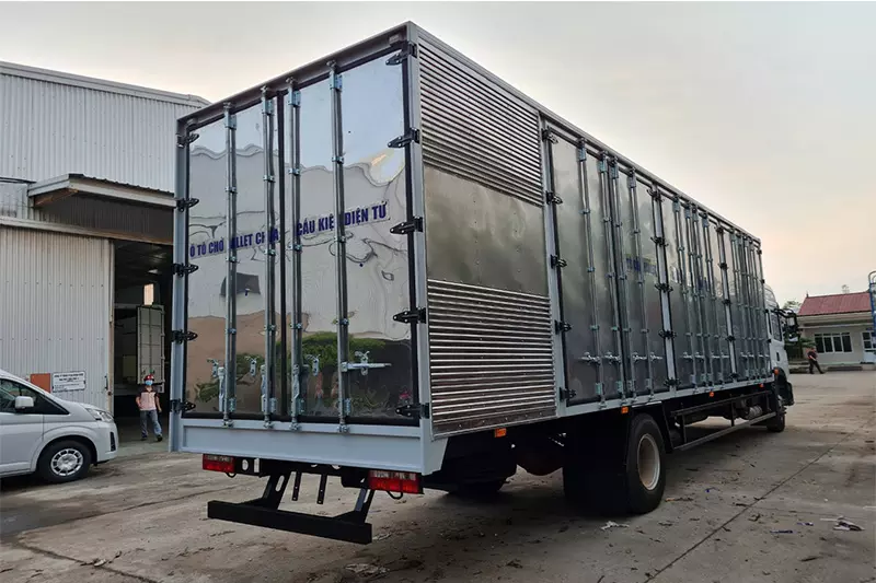 Xe tải dongfeng chenglong 8 tấn thùng chở cầu kiện điện tử